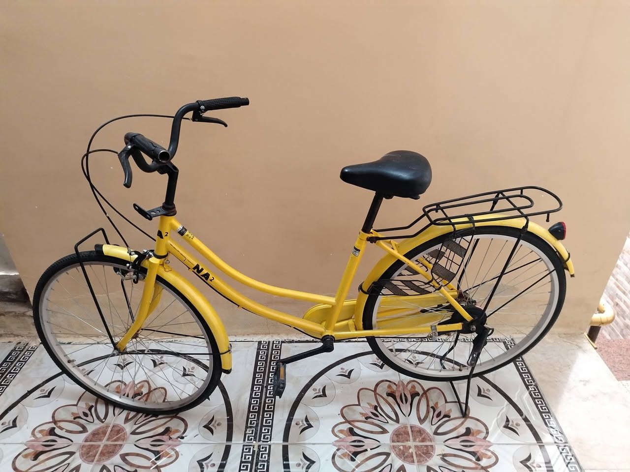 🚲 للبيع باسكل بحالة كلش ممتازة 💛
🔸 اللون: أصفر

🔸 الحالة: جديد تقريباً

🔸 الاستخدام: استخدمته بس للدوام ورجعت بيه، يعني استخدام خفيف جداً نجحت للسادس والمدرسة الجديدة بعيدة، فما عاد أحتاجه.

والله شاريه جديد وما مستخدم استخدام قوي، والباسكل نظيف ومحافظ عليه كلش.

💰 السعر: [خاص} 

📍 المكان: النجف حي المهدسين

📩 مراسلة خاص على هذا رقم واتساب ***********
