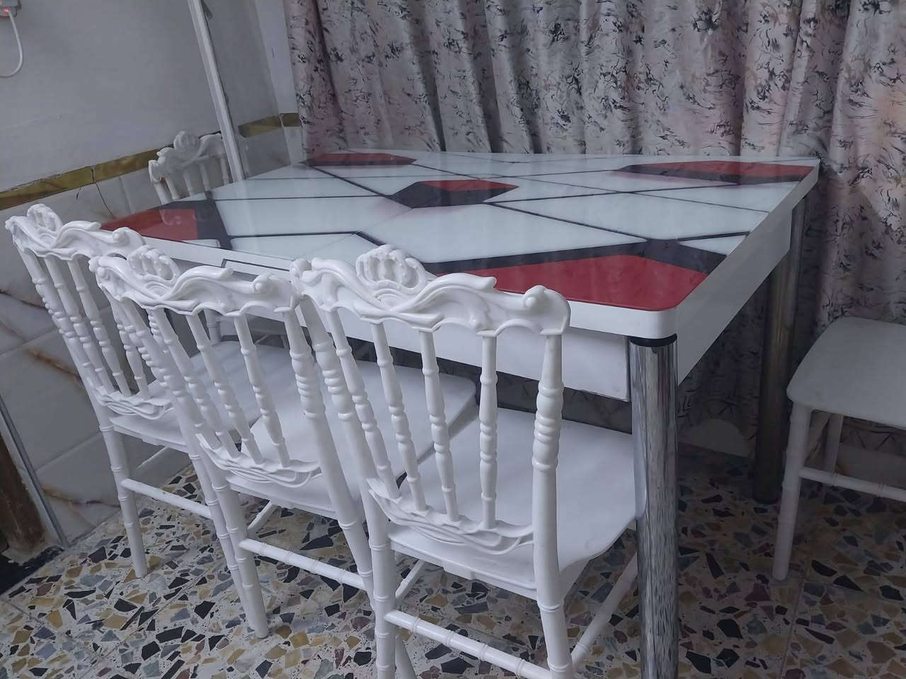 ميز وكراسي • يتكبر ويتصغر • حي الجامعه