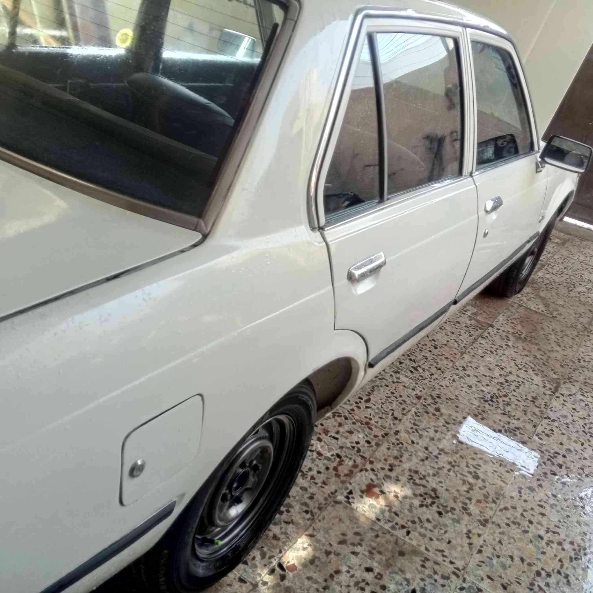 السلام عليكم كرونه 1980 للبيع السياره جاهزه من كل النواحي دوشمه عامه بلاد تخم تاير جدد كهربائياته كله جدد معمره خياسات مصبوغه حزام للجماليه مكينه كير بالكرتون كله جديد تبريد ثلج السياره متعوب عليه تجي وشوف أحله من الصور رقم انكليزي بسمي السعر 45 وبيه مجال مكان بغداد مقابل مرور الحسينيه 
***********
***********
اسف على الاطاله
