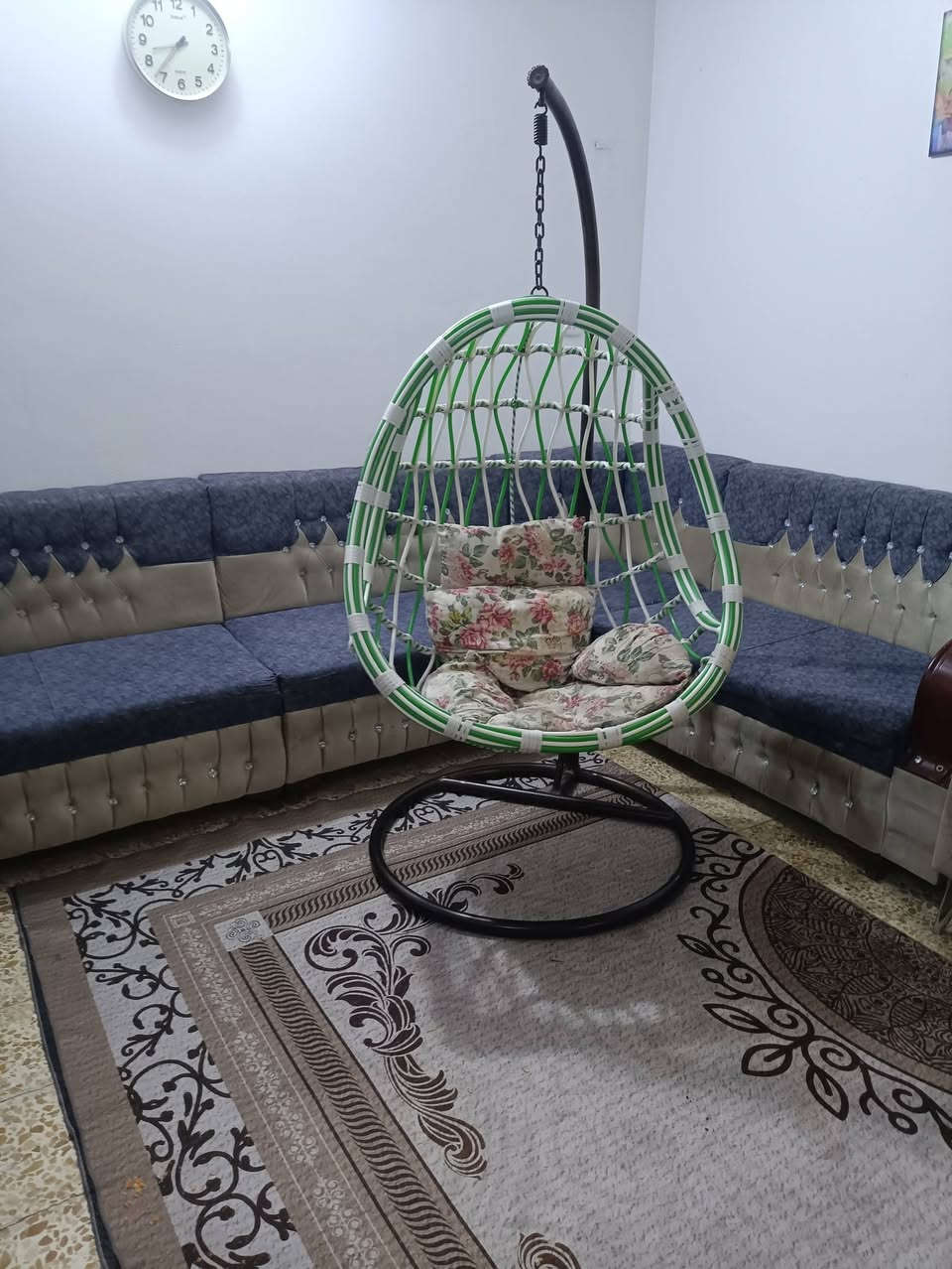 السلام عليكم ديوان ومرجوحة للبيع للاستفسار الاتصال على الرقم ***********
