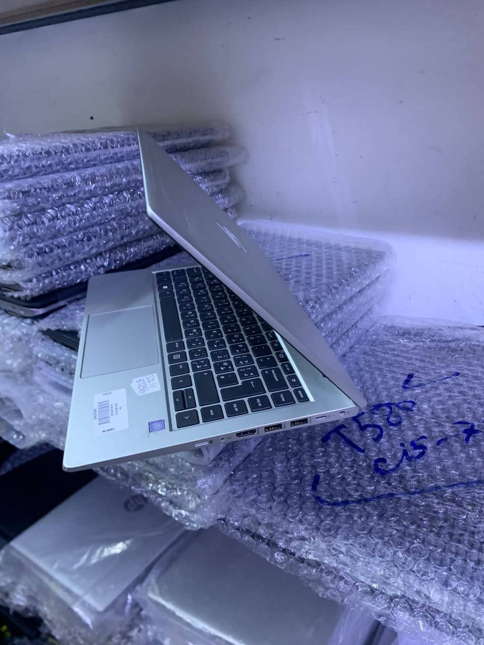 💻 HP 640 G8
🔥 المواصفات: 
🔹 المعالج: Intel Core i5 الجيل الحادي عشر (11th Gen)
🔹 الرام: 8GB DDR4
🔹 التخزين: 256GB SSD
🔹 كرت الشاشة: Intel Iris Xe Graphics
🔹 الشاشة: 14 إنج Full HD
🔹 يدعم Wi-Fi وBluetooth وكاميرا مدمجة

⚡ الأداء: جهاز حديث من فئة الأعمال الاحترافية، يقدم أداءً ممتازًا للدراسة والعمل وبرامج الأوفيس والتصفح والاجتماعات الأونلاين. معالج الجيل 11 وكرت Iris Xe يوفران سرعة أفضل وأداء أقوى من الأجيال الأقدم.

✅ مناسب للطلاب والموظفين
✅ سريع بالإقلاع وتشغيل البرامج بفضل SSD
✅ تصميم أنيق وخفيف الوزن
✅ شاشة 14 إنج مناسبة للعمل والتنقل
✅ يدعم Windows 10 وWindows 11
✅ قابل لترقية الرام والتخزين

🔸 ملاحظة: الجهاز مستعمل (باله) بحالة جيدة، مفحوص وجاهز للاستخدام.
📞 للاستفسار والحجز: ***********
#HP
#HP640G8
#باله
#لابتوب_مستعمل
#حاسبات
#لابتوبات
#بغداد
#عروض_حاسبات
