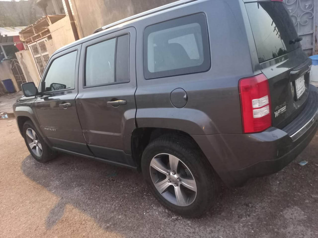 جيب باتريوت 2017 
سايره نظيفة حدادية جديدة تخم تاير جديد بيها فقط بارد وضربه بالباب واضحة بالصور
مكانها البصرة سعرها 125 وبيها مجال  
للتواصل واتس اب : *********** البصرة, العراق

