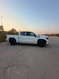 2024 GMC SIERRA K1500 الفيشن   جيمسي سيرا  رباعي AWD 4*4  شاشه كبيره  ...
