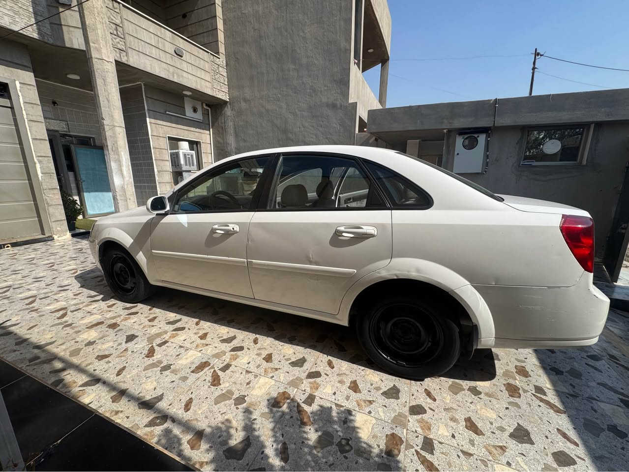 سلام عليكم اوبترا للبيع موديل 2008 لون ابيض ثلجي رقم وسنويه جديد لحد 2029 كير محرك بشرط تبريد ثلج تدفئة شغال تبديل جامرلغ طرف السايق بلادي والباقي مكفول اي عيب مابي صدر جديد وسيارة مال بيت بأسمي وشرط التحويل مكاني كركوك
شراي خل يخابرني 
*********** كركوك, العراق

