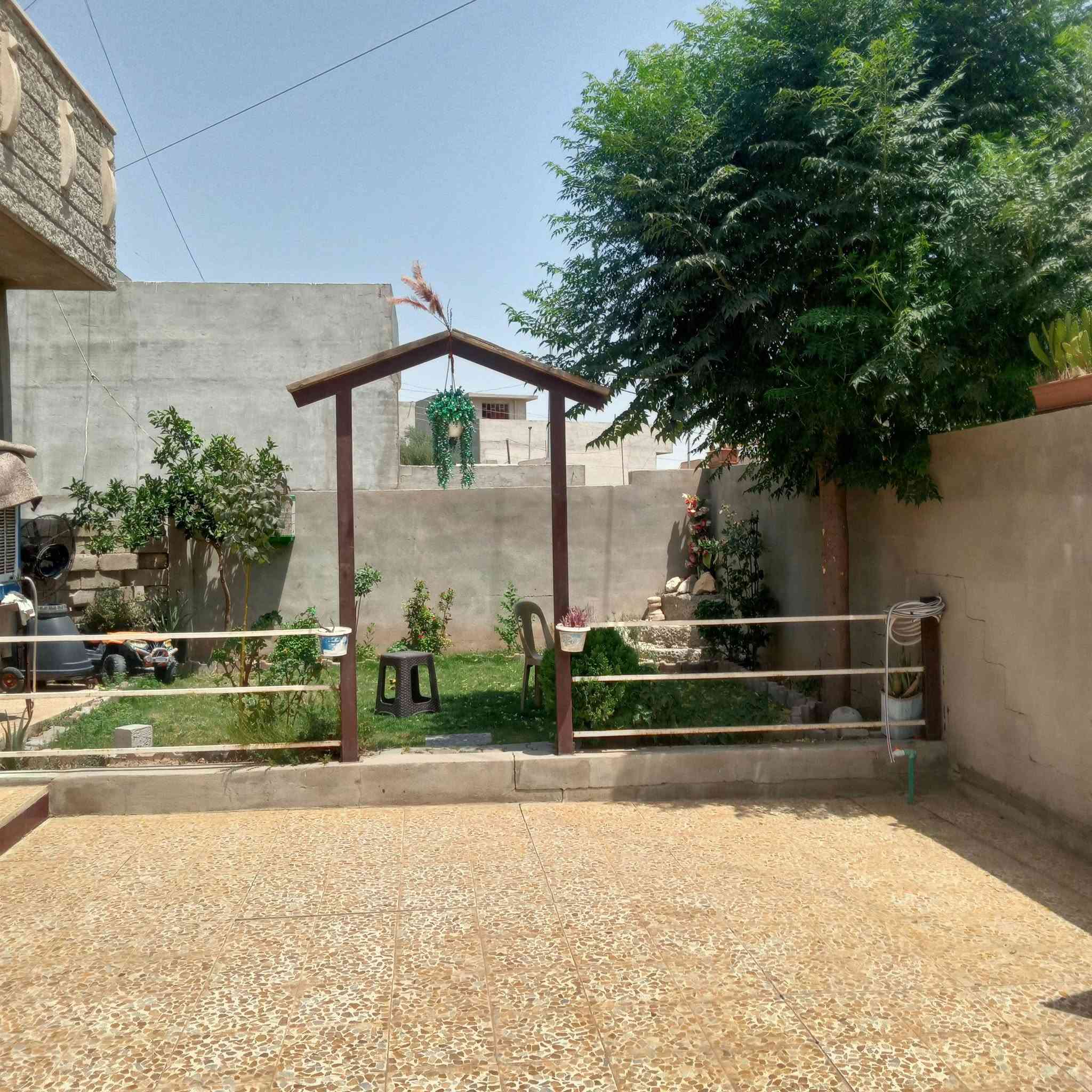 عروض مكتب انوار الخير 
دار للبيع قوسيات حي زيتون 
مقابل مول شام 
مساحه ٣٢٠ متر طابق واحد
استقبال وغرفه طعام ومطبخ 
وهول وغرفتين نوم وصحيات 
وكراج كبير وحديقه 
زراعي نموذج ٢٥ حق تصرف 
سعر ١٢٠ مليون وقابل للتفاوض
***********
***********
