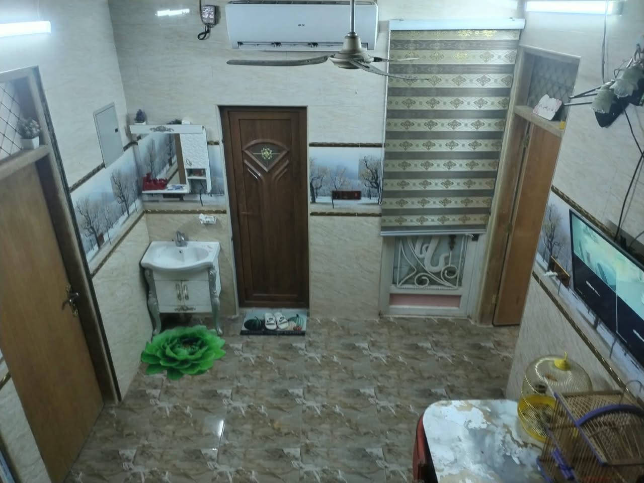 دار 80م أساس صب سكف صب بناء بلوك سيراميك بورسلين بيت كلش نضيف يتكون من غرفه وصاله ومطبخ وستقبال وصحيات داخليه وخارجية عنوان ١٠٠ م من شارع علكم مكانه كلش قريب السعر 35 وبي مجال تواصل ***********
