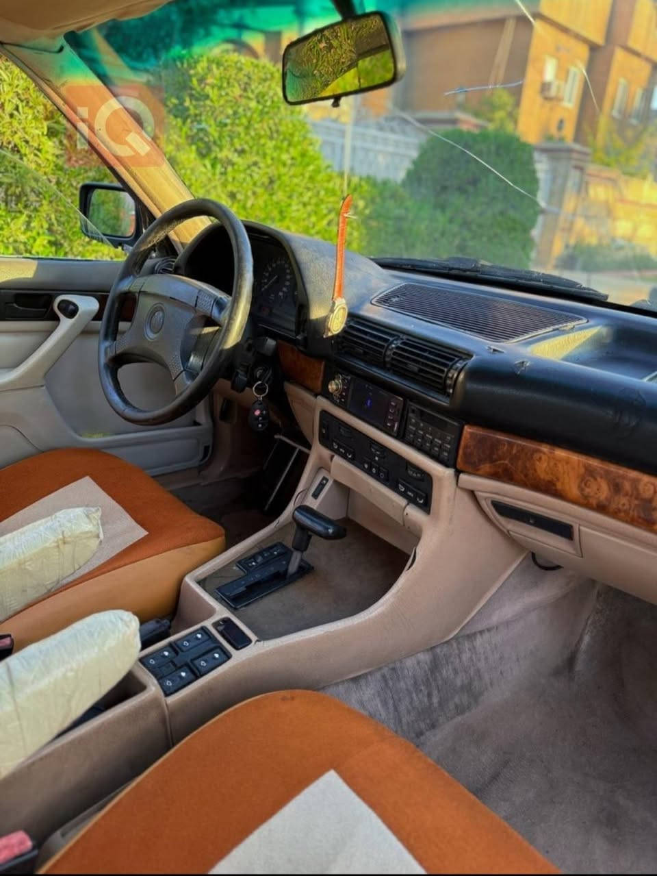 للبيع BMW 735 كما موضح بالصورة 
محرك 6 سلندر المفتوح الجبار 
رقم بغداد 
السعر 43 بيها مجال بسيط
للتواصل ***********

نص مكتوب في الصور:
- IQ CARS
- IQ