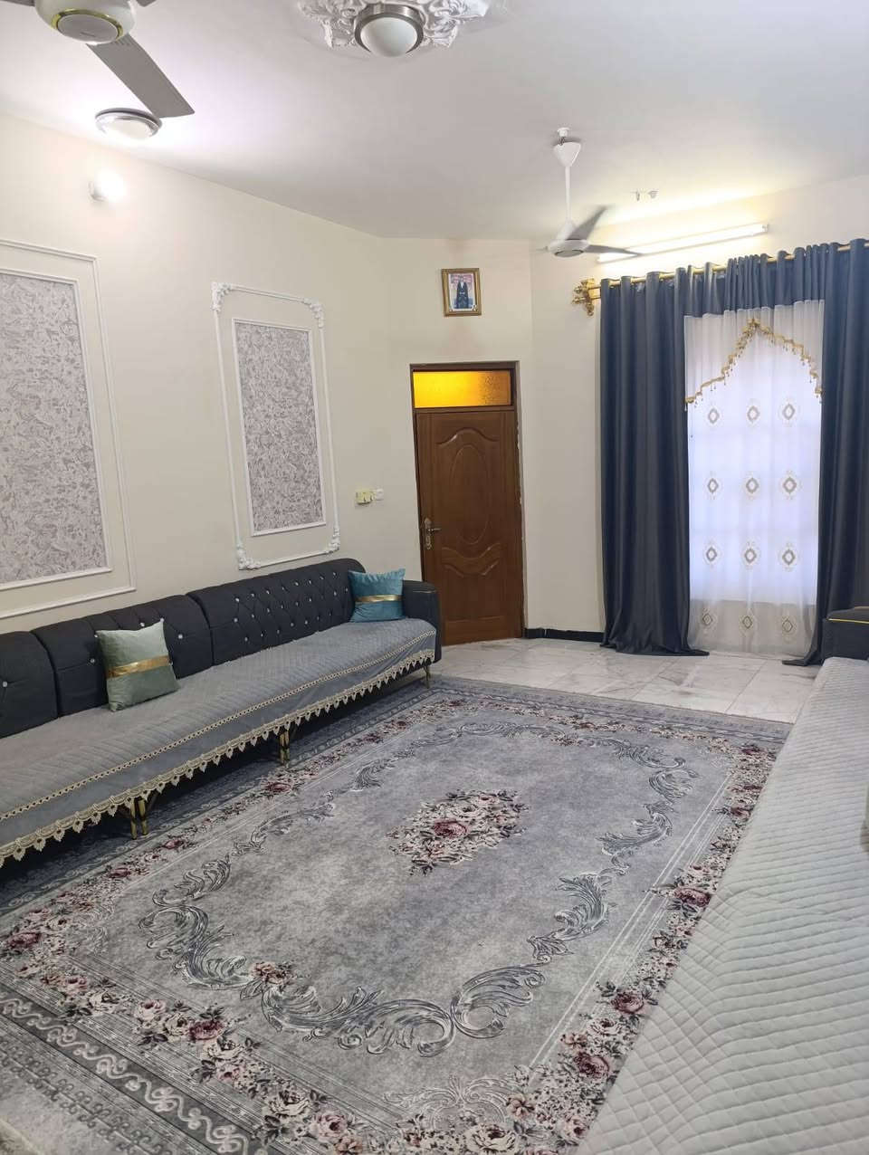 بيت مساحة 250م طابق واحد في حي اور الاولى، في المربع الذهبي..
 يتكون من: غرفتين نوم وصالتين واستقبال ومطبخ ومجموعة صحيات للبيع للاستفسار الاتصال..***********
