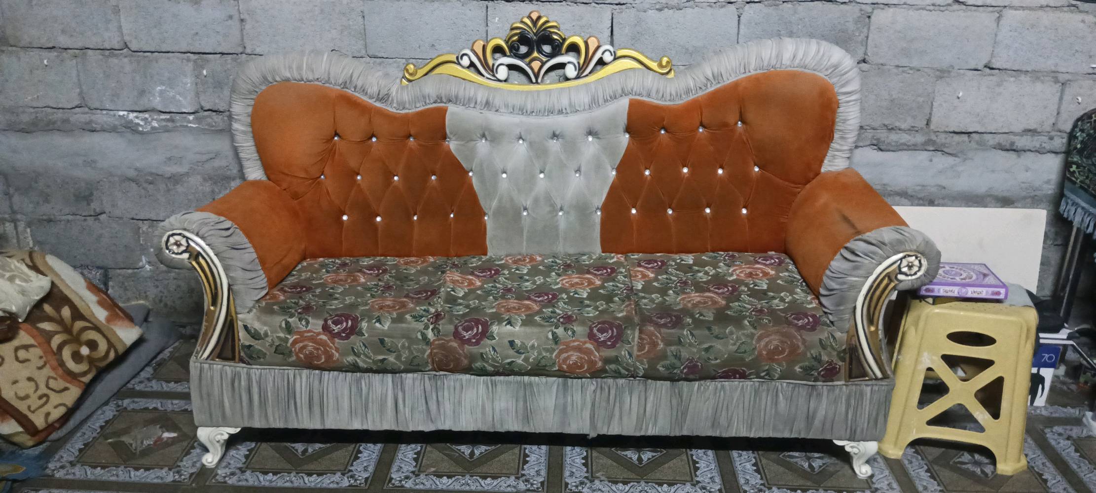تخم للبيع بي اضرار بسيطة
مقعد واحد عدد 4
3 مقاعد عدد 2