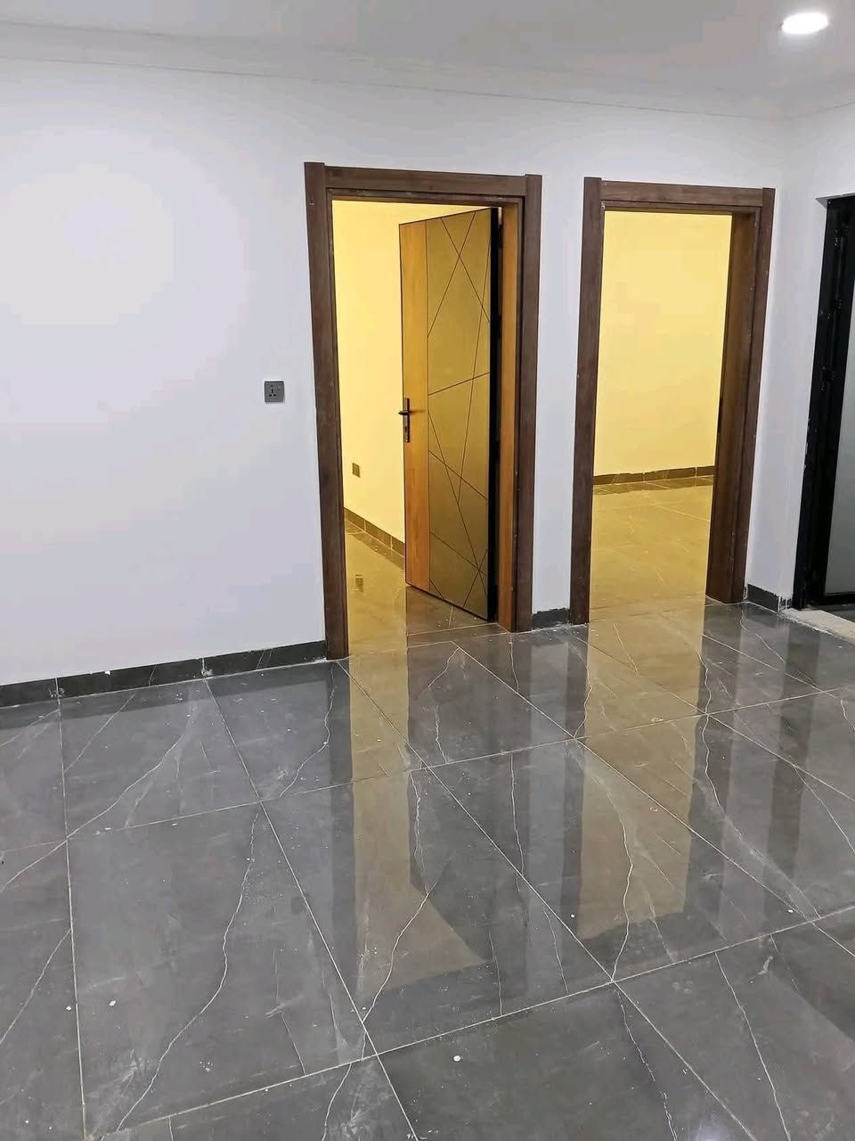 شقه للبيع مجمع الشروق السكني طابق أرضي 133 متر مدفوع أقساط 20 قسط
قسطها الشهري661

السعر 25

تتكون مع غرفتين ومطبخ  واستقبال هول وصحيات 2
موجرا حاليا300
***********
