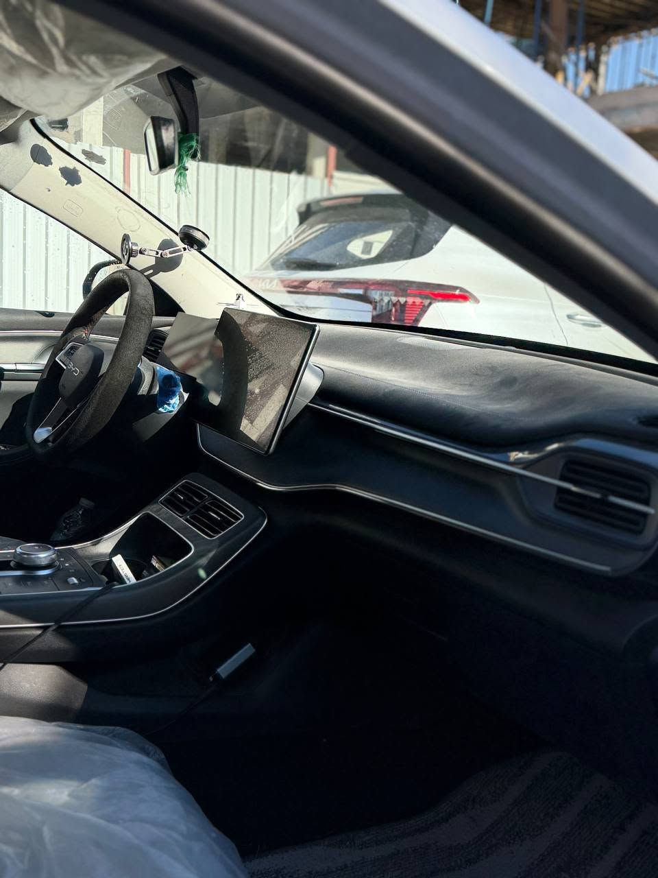 السلام عليكم
byd دستروير للبيع 
ماشية 28 الف 
بيهة رصعات خفيفة بل بنيد
سعر 19.250 وبيهة مجال قليل 
تواصل ***********
