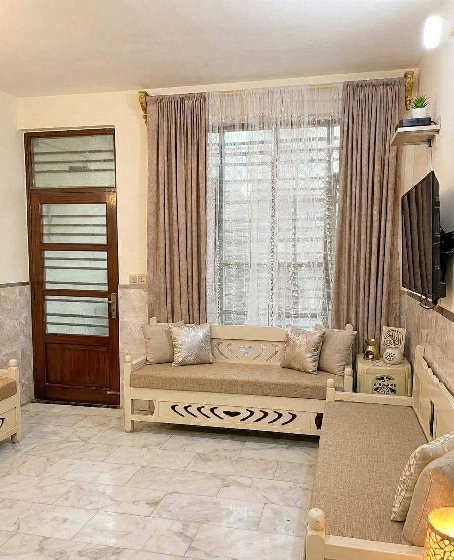 🏡 بيت مميز للبيع – حي التراث

فرصة مناسبة للسكن والاستثمار بموقع جيد وقريب من كفاءات السيدية.

📐 المساحة: 100م² — 10×10
🏠 البناء: طابقين ونصف
🔹 الطابق الثالث يحتوي على:
• غرفة
• بيتونة
• مخزن واسع

📜 الملكية: طابو صرف
👤 العقار باسم شخص واحد
✅ بدون شركاء
✅ حسب المعلومات المتوفرة: لا يوجد رهن أو منع تصرف
💧 ماء متوفر
🚰 مجاري متوفرة
🛣️ تبليط متوفر

📍 الموقع: بغداد – حي التراث، قرب كفاءات السيدية

📲 للاستفسار والتواصل عبر واتساب:
***********
***********

للمهتمين والجادين فقط، حياكم الله.
