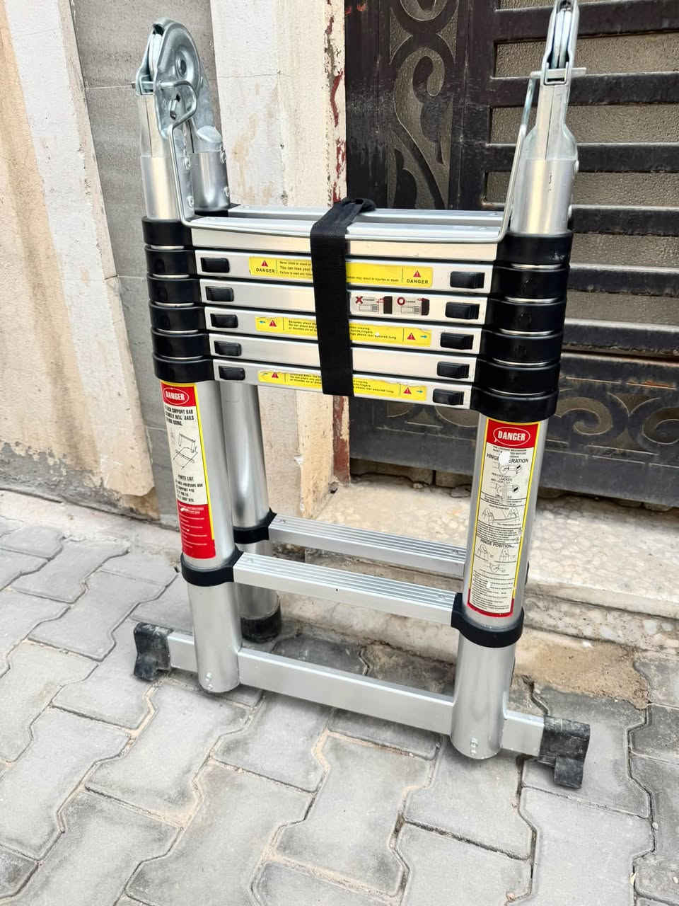 درج تلسكوب الارتفاع كامل ٤ متر واذا ينفتح على شكل حرف A ٢ متر مستخدم قليل ونظافة ٩٥٪؜ السعر ١١٠ الف الاتصال *********** لايوجد توصيل مكاني بغداد
