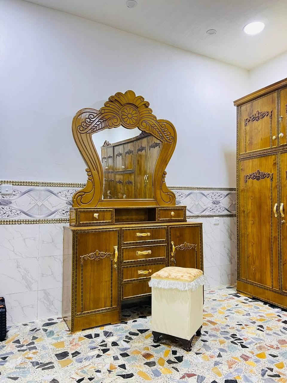 غرفه ام ال سته باب صاج عراقي السعر ٨٠٠ للاستفسار خاص او تساب ***********
