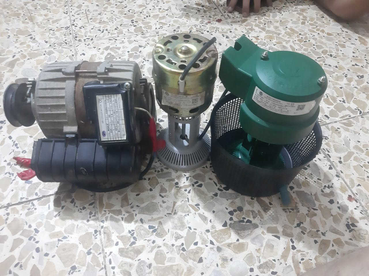 ماطور مبرده شغال اشتغل موسم واحد واتر بم عدد ٢ جدد ما مشتغله كلهن ٥٠ الف حريه الثالثه ***********
