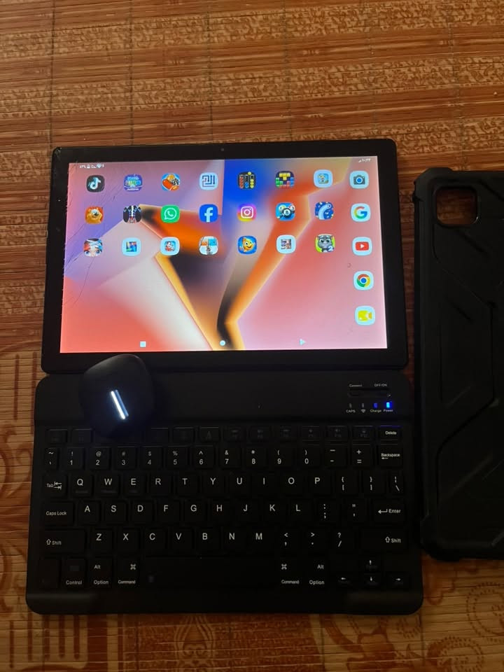 السلام عليكم شباب أيباد للدراسة Maxwest Astro 10 للبيع مال بالة اصلي مو صيني
بما انو اجت المدارس جبتلكم ايباد يفيد اطفالكم للتصفح والدراسة جهاز شحن خير من الله صوته يخبل وعالي دبل شريحه سيمكارت كامرته حلوة ينزل كل التطبيقات وشاشته جبيرة مع كيبورد لاسلكي للكتابه وكفر جلاتين اصلي 
( السعر قيم بمايرضي الله الجهاز شوفه كدام عينك )
العنوان ( بغداد / مدينة الصدر )
متوفر واتساب فقط ***********

نص مكتوب في الصور:
- maxwest ASTRO 10R Powerful. Mighty. Efficient.
- DEVICE STORAGE
- Save files, pictures, apps all offline in the
- 32GB Internal Memory
- 32GB
- INTERNAL
- 3GB
- RAM
- 512GB
- MicroSD
- +MicroSD not included
