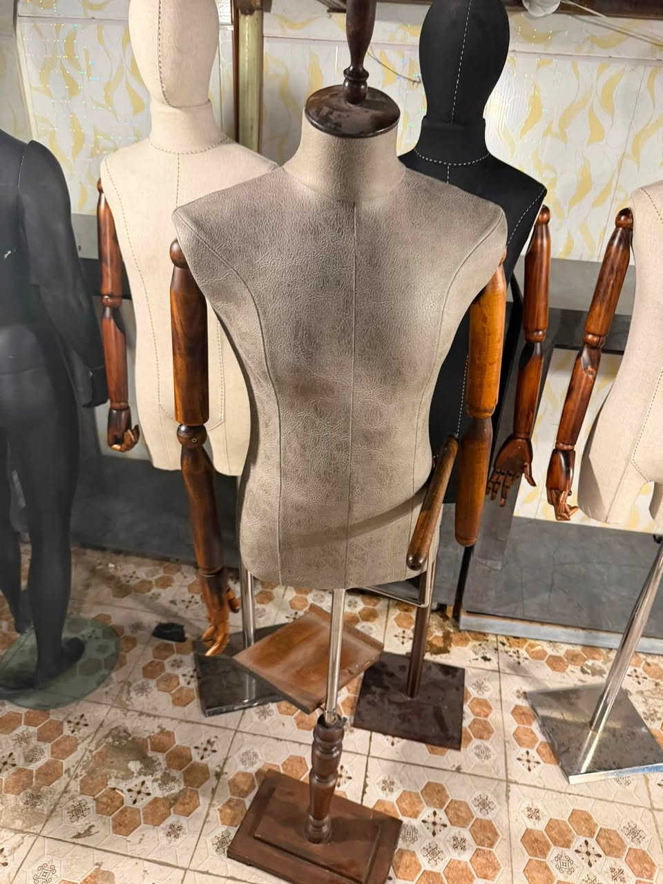 سلام عليكم 
ملكانات للبيع
وتعاليگ
واستان 
للأستفسار ***********
