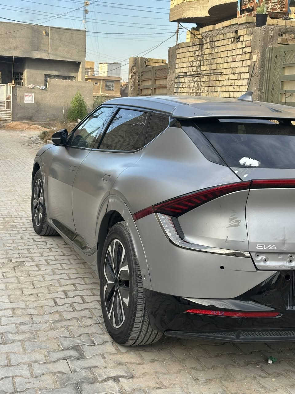 للبيع | Kia EV6 2024 ⚡️🔥
▪️ الموديل: 2024
▪️ كهربائية بالكامل ⚡️
▪️ دبل ماطور AWD
▪️ المدى: يصل إلى 600 كم 🔋
▪️ البطارية: 77.4 kWh
▪️ القوة: 320 حصان
▪️ العزم: 605 نيوتن متر

⭐️ المواصفات:

▪️ فول أوبشن
▪️ كشنات لونين
▪️ كشنات كهربائية
▪️ تدفئة وتبريد الكشنات ❄️🔥
▪️ ذاكرة كشن السائق
▪️ Head-Up Display (داته شو)
▪️ كاميرات 360 درجة
▪️ حساسات أمامية وخلفية
▪️ شاشة وسطية + شاشة عدادات رقمية
▪️ Apple CarPlay / Android Auto
▪️ شحن لاسلكي للموبايل
▪️ نظام صوت Meridian 🔊
▪️ دركسون مدفأ
▪️ مثبت سرعة متكيف
▪️ Blind Spot
▪️ دخول وتشغيل بدون مفتاح
▪️ إضاءة LED
▪️ مرايا كهربائية

📍 السياره بدون لوحات فحص مواقت ترقيمهة ميعبر ال٢٠٠الف 
⚡️ سيارة كهربائية فخمة، دبل ماطور، فول مواصفات
📞 الاستفار ***********
ملاحضه السياره بيهة نواقص قليله تعمير الأردن مكاني الشعب فقط بيع ماراوس 
السعر ١٧٥
