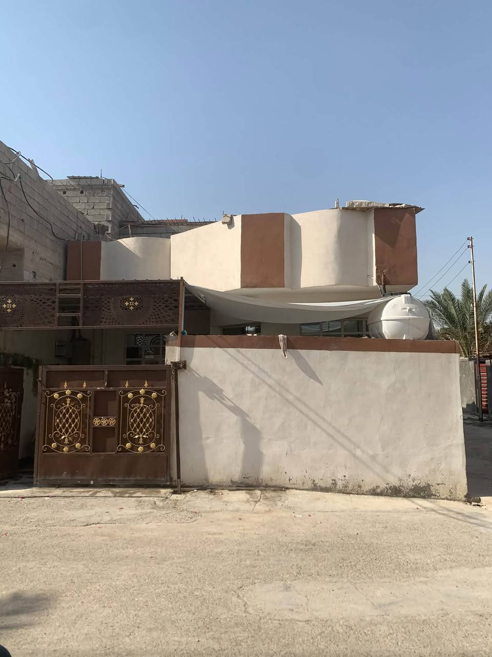 سلام عليكم بيت ركن للبيع مساحته160متر خدماته(ماء كهرباء تبليط مجاري )مكانه بعقوبه باب الدرب قرب مدرسه المساعي وقرب جامع الحسين بيت ماشالله جبير سعر 55 وبي مجال اي 
استفسار على هاذ الرقم ‭***********‬
