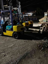 رافعات البيع كموتسو  موديل ٢٠٠٨ وموديل ٢٠٠١ كلهن كتاب مزاد العنوان تقا...