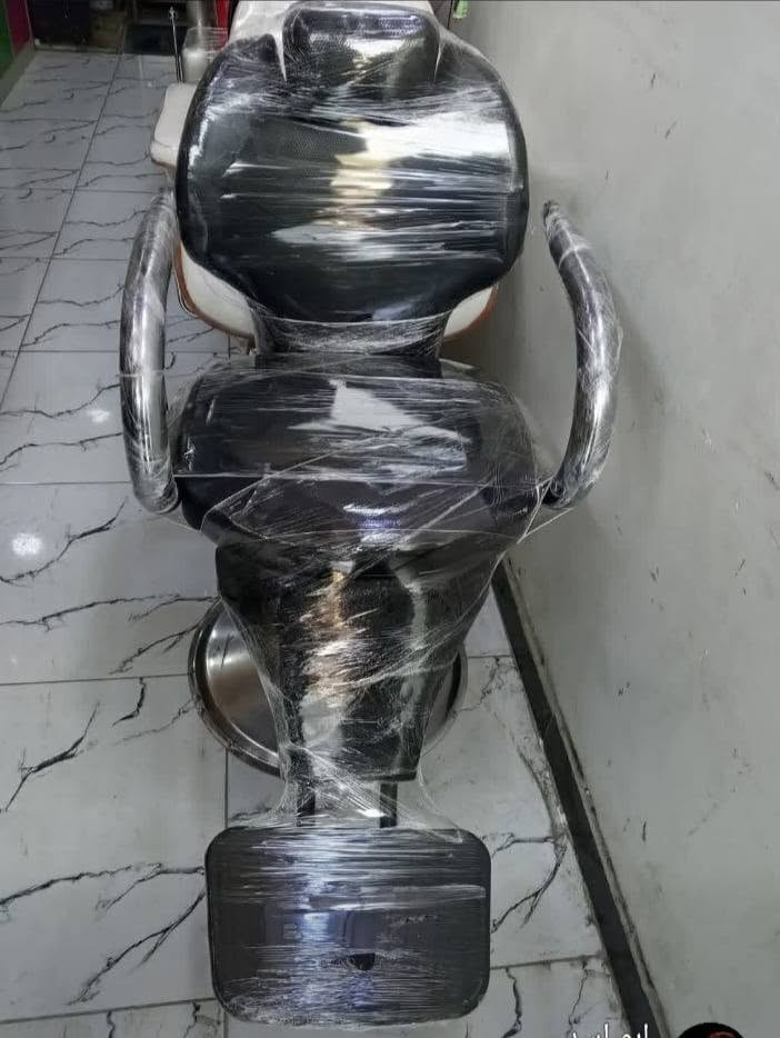 كراسي حلاقة استعمال قليل بسعار مناسبه للجميع🔻تنويه🔻جماعت ال 100 لاحد ايطبلي عنوان بغداد مدينه الصدر تواصل واتساب 🔻 ***********
