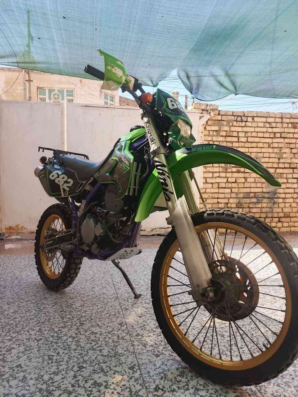 سلام عليكم شباب دراجة قفاز ياباني
كاوسكي لبيع ما متواجد على فيس ***********
