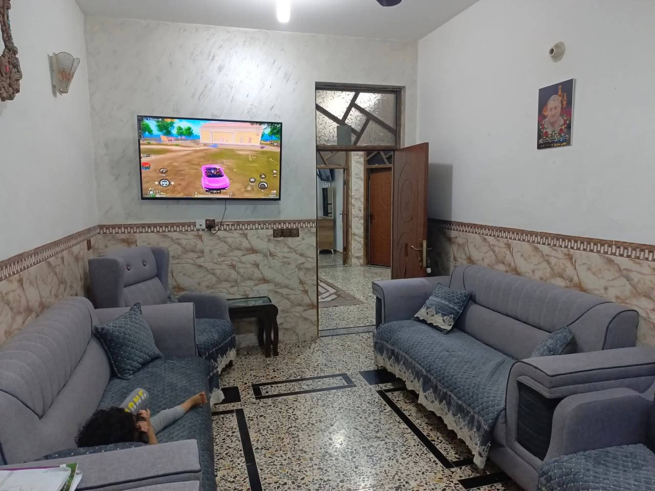 بيت للبيع الزعفرانية دور الصحة الأولى زراعي قرار 25 المنطقة تبليط ومجاري ومي جميع الخدمات موجودة مساحة 117متر ستقبال وغرفتين نوم وصاله ومطبخ وحمام عدد 2 سطح شتايكر البيت طابق واحد جاهز للاستفسار الاتصال على الرقم الموبايل *********** غير متواجد على الفيس بي  واتساب سعره 110 وبي مجال شي قليل
