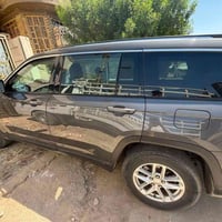 جيب شيروكي موديل ٢٠٢٣ لون سمنتي  حادثه : مبين بل صور بيبان اثيين تبديل...