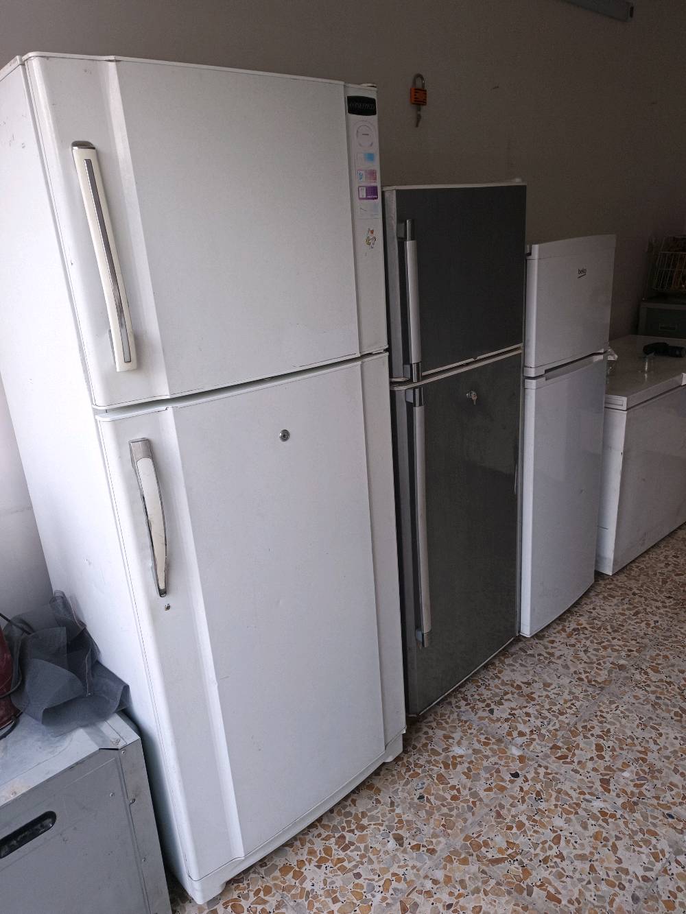ثلاجات كافة الأحجام 
أسعار 200
العنوان زعفرانية شارع المعهد 
رقم الهاتف ***********