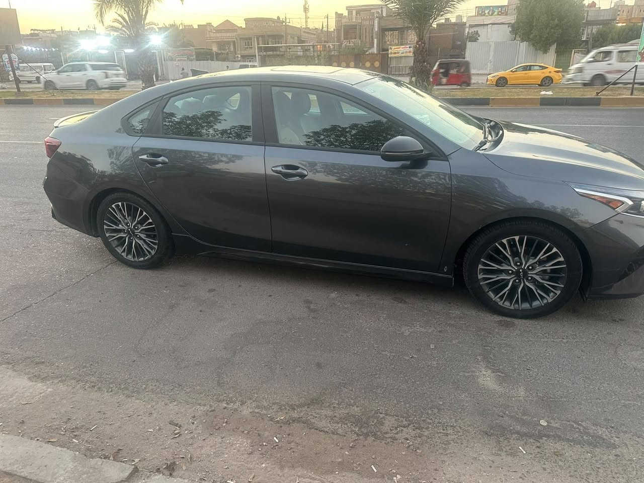 السلام عليكم
كيا فورتي 2023 GTline فول مواصفات 
سيارة ماشية 46 الف 
كير ومكينة مكفول
فتحة سقف
سستم سماعات harmn kardon  
شحن وايرليس 
رادار امامي توقف ذاتي + تحديد مسار
رادار جانبي 
بصمة تشغيل مع بصمة ابواب  تشغيل عن بعد 
كشنات جلد رياضي  مختم  
حساسات خلفية للتنبية عند الرجوع  + توقف ذاتي
اضواء ترحيب عند الاقتراب
كروز تثبيت السرعة
ستيرن رياضي حرف (D)
 ثلاث وضعيات قيادة 
شاشة كبيرة  + GPS+ بوصله + كامره خلفية دواره 
محرك 2000 دوش 
وباقي المواصفات المعروفة 
 حادثها جاملغ ايسر مع بارد بحافة البنيد
بدون تبديل ليبل واحد السيارة  
وبيها بارد بلبيبان بسبب حادث بلعراق يرادلهم تكحيل و الجاملغ الخلفي بي طعجه يرادله بارد
  كما موضح بلصور 
شاصي سليم 
بدون ايرباك
مسوي ادامه للمحرك  + دهن وكاله وبانزين كله محسن 
صورة الحادث مال امريكا موجوة بلمنشور 
السعر 135 قفل 
عنواني البلديات 
رقم الهاتف ***********
