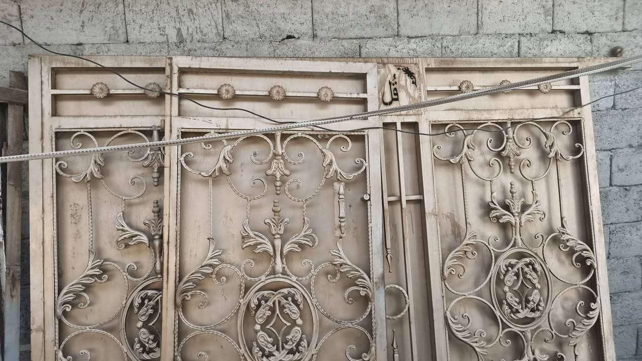 سلام عليكم باب سليت البيع العنوان حي البساتين مجاور المحكمة الشعب ***********
