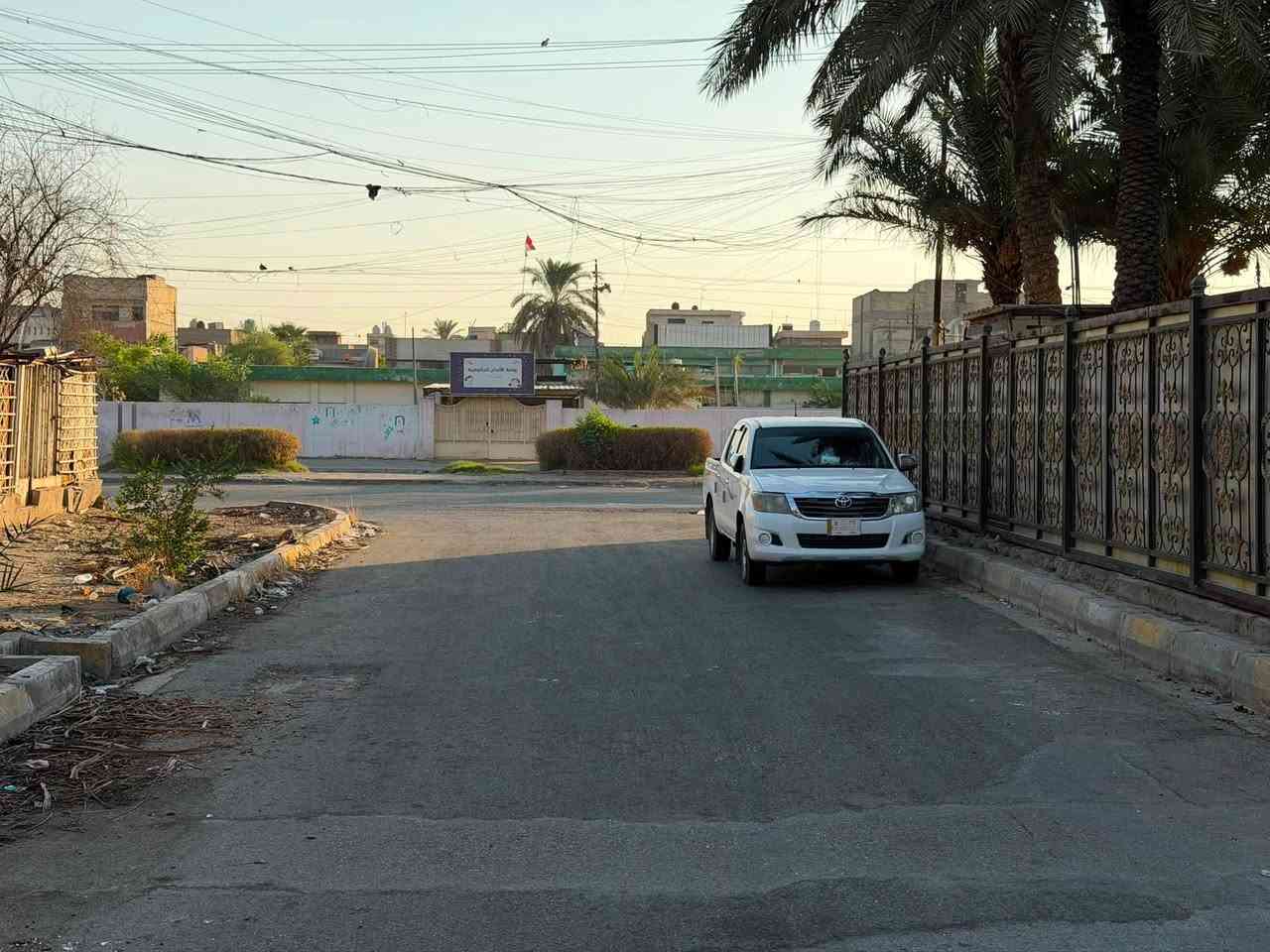 قطعت ارض للبيع 100 متر واجهة 5 نزال 20 حي اور مقابل السنتر حي اور مقابل مدرست البصرة رقم *********** المربع الذهبي
