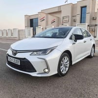 كورلا 2023 • محرك 1800 • فتحة سقف