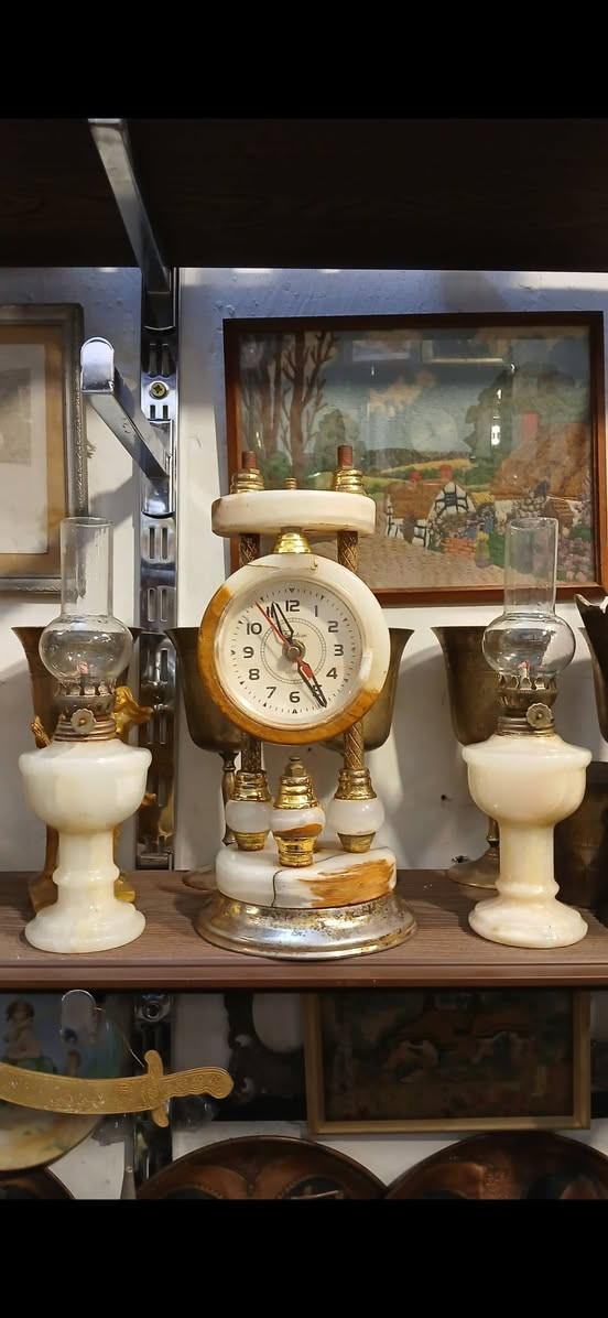 سلام عليكم البيع السعر خاص العنوان المحل بغداد المدينه شارع الفلاح حي الاكراد قطاع ١٣مقابيل الطاقه الكهرباء هاتفي ***********
