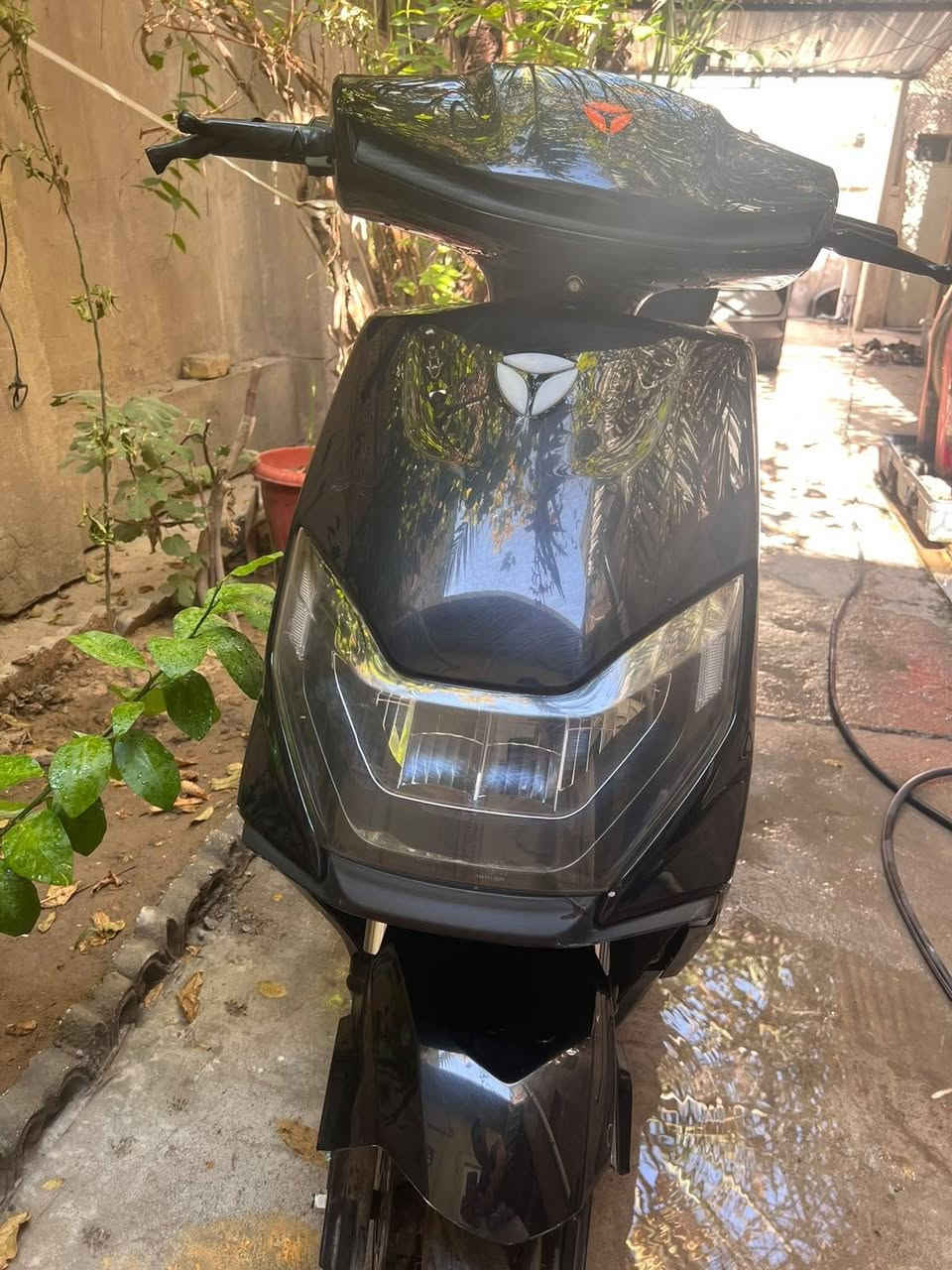 للبيع دراجة الماركة: ياديا (Yadea)  اللون أسود (Glossy Black) الإضاءة: إضاءة أمامية LED حديثة وقوية  حالة الدراجة جيدا جدا
تمشيك بالشحنة الوحدة  من 50 -55 كم بالشحنة
بعدها بالضمان 
مكاني الكرادة
السعر : 800 الف
للتواصل :***********
