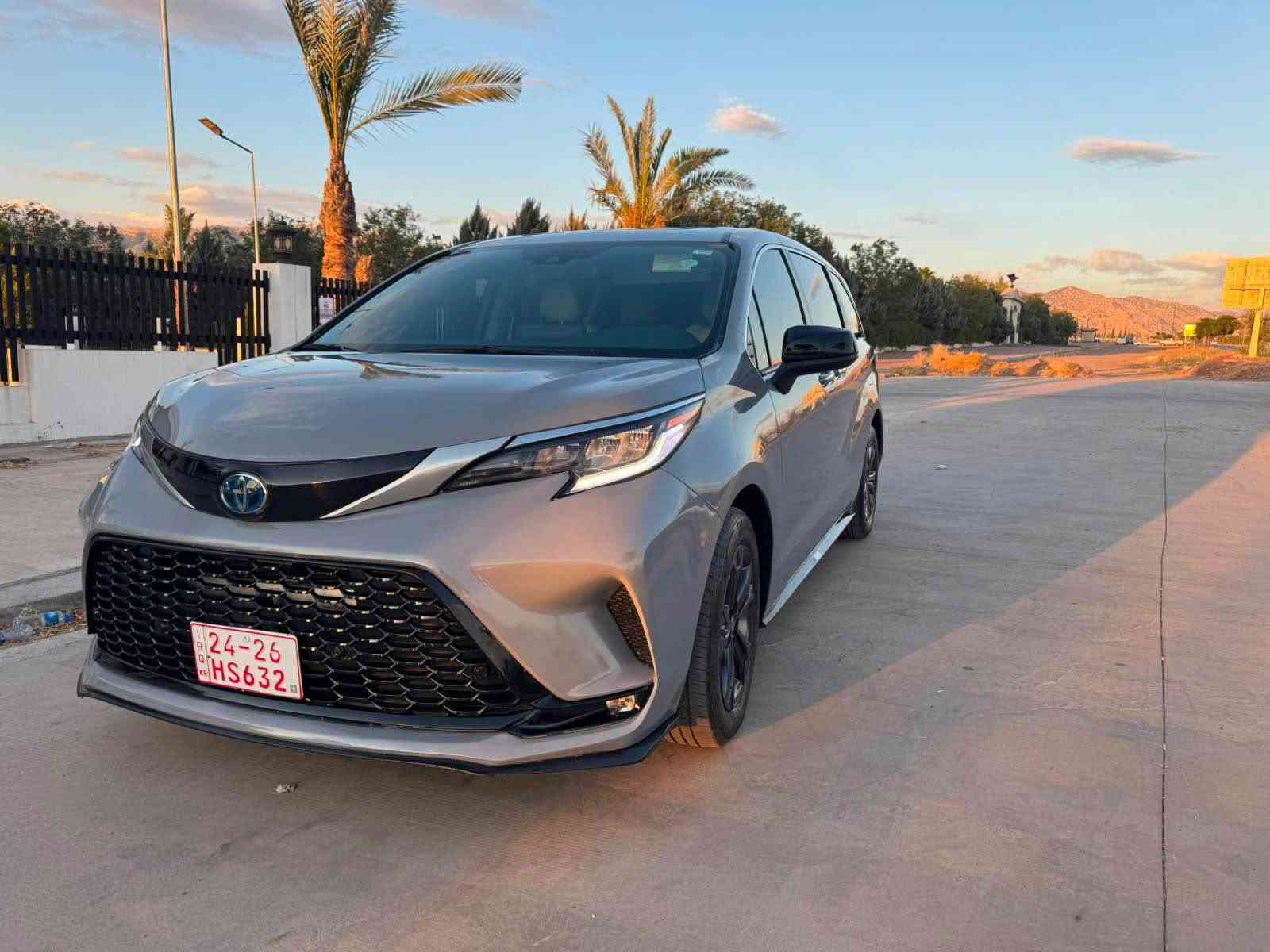 للبيع تويوتا Sienna 2024 XSe Hybrid ‏Toyota

بدون صبخ
* قبات مواصفات
* محرك هايبرد 2.5 لتر
* قوة إجمالية 245 حصان
* ناقل حركة أوتوماتيك CVT
* 7 مقاعد
*عداد 28 ألف مايل كوشن مع استرن هيتر
* متوفرة بنظام دفع أمامي دبل اكسن
* اقتصادية جداً بالوقود؛ استهلاكها المعلن حوالي 6.6 لتر/100 كم FWD و6.7 لتر
* شاشة وسطية كبيرة ونظام Toyota Multimedia مع Apple CarPlay وAndroid Auto لاسلكي
* عدادات رقمية 12.3 إنش
* شاشة Head-Up Display مقاس 10 إنش
* ثلاجة داخلية FridgeBox
* مكنسة كهربائية أصلية داخل السيارة
* جنوط 18 إنش بتصميم خاص بفئة Platinum
* أبواب جانبية كهربائية
* كاميرات 360وحساسات ومجموعة أنظمة أمان متطورة
* مقاعد مريحة وتجهيزات فاخرة للرحلات والعائلة.

*سعر 295 قابل للتفاوض
  ***********
‏موقع دهوك. ‬ دهوك, العراق
