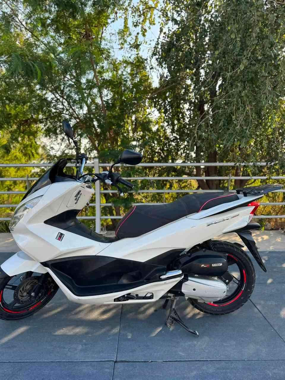 Pcx جيل ثاني مفتوحه كازكيت فقط فول شلعه معدل نعومه سعر ١٨٠٠ بيها مجال مكان كوت ***********
