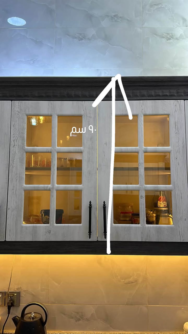 كاونتر مطبخ تركي HDF نظافة درجة اولى اضاءة داخلية وقياسات كلشي موضح بالصور 
*********** 
العنوان البصرة القبلة حي بغداد

نص مكتوب في الصور:
- ٢٨ متر
- 1.83 متر
- ٨٨ سم
- ٩٠ سم
- ١٩٣ متر