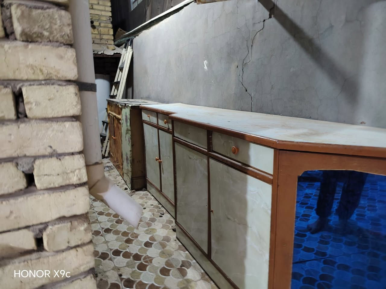 يالله يالله السلام عليكم بوفيه اربع بيان ومجرات اثنين تزكام نظيفه كلش ب225وبيها مجال زاويه نظيفه كلش للبيع ب50 وبيها مجال جرباية تزكام وكومديات اثنين نظيفات كلش للبيع ب125 وبيها مجال كاونتر خشب نظيف كلش ب75 بيه مجال المكان ديوانية قضاء الشاميه

نص مكتوب في الصور:
- HONOR X9c