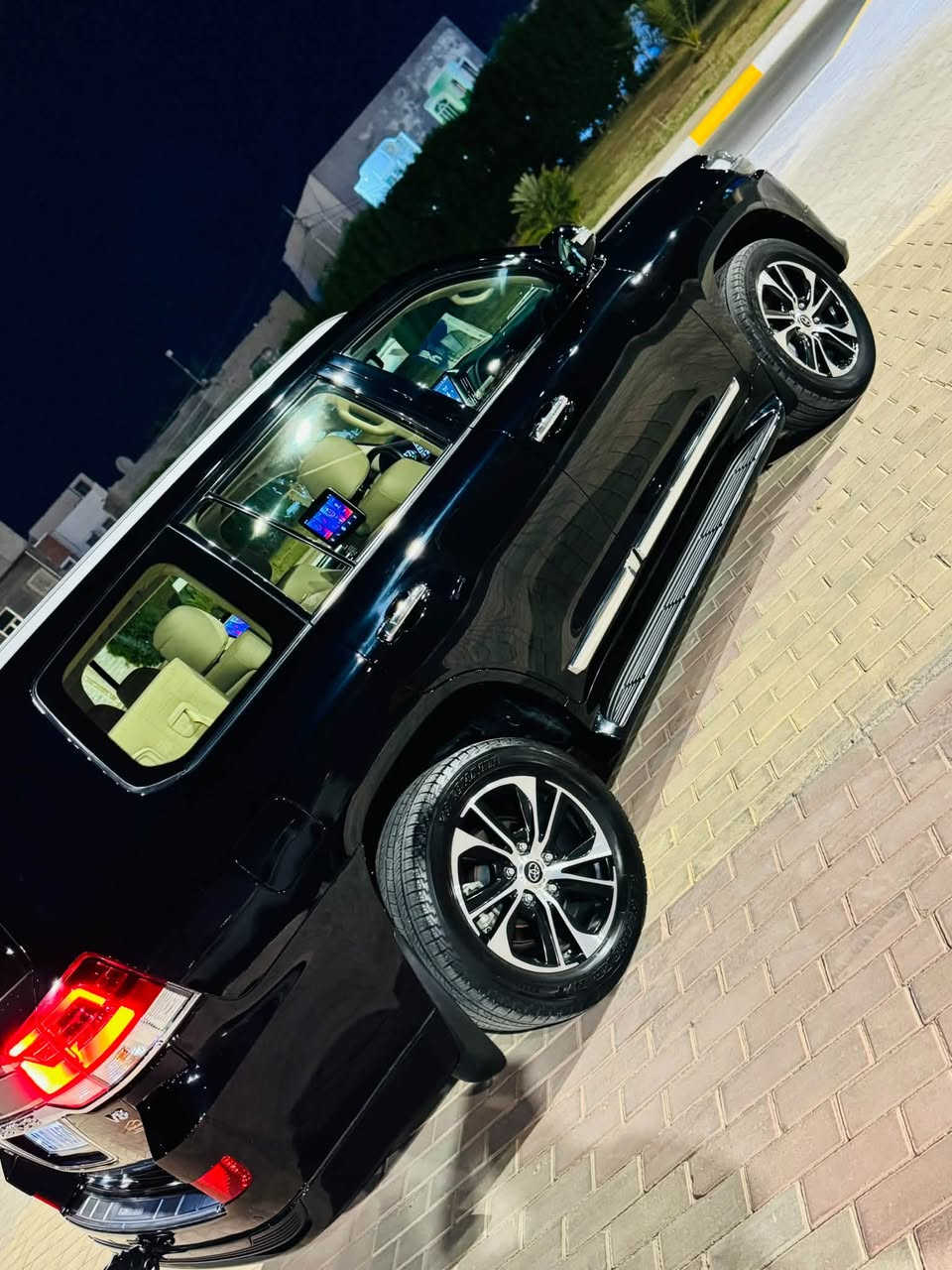 الاند كروز 2021 خليجي فطيم اصل

كفاله عامه مغلفه PPF امريكي ابو ضمان 

كير ومكينه كفاله       4.600.   V8 

بيها رصعه صغيره بل باب مسحوبه مقدار اصبع اباهام فقط 

ماشيه 98 km حقيقي 

سياره ع وضع شركه كلش جديده 

تجي تفحص وتتاكد من صحه الكلام 

سعر 520. بيها مجال 
مكانها الرمادي 
***********
