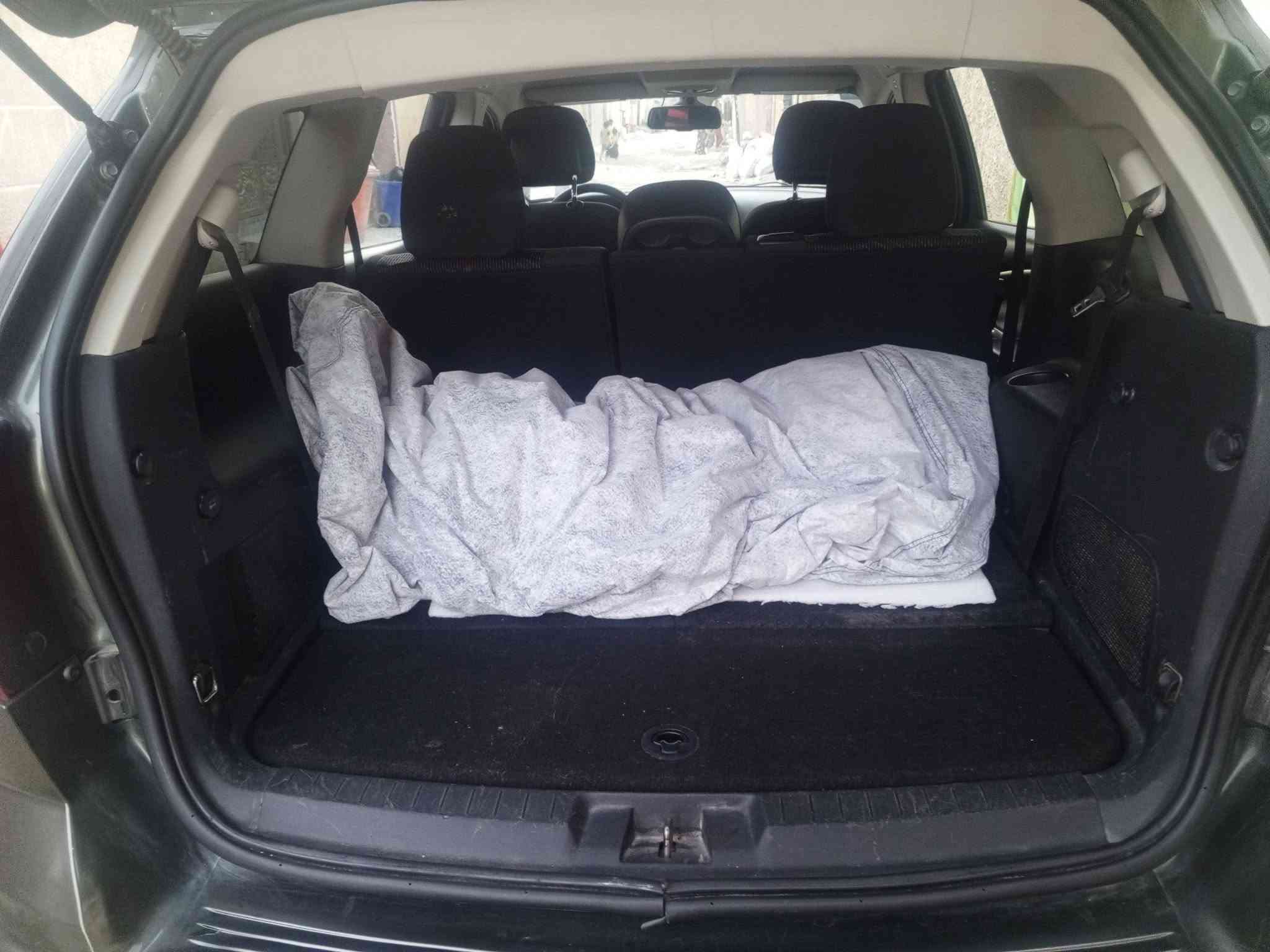 سلام عليكم دوج جورني 18ماشيه 114 صور الحادث موجودات بل منشور وهنا بل عراق نصبغت حزام اثر شخوط السياره نضيفه جدن من مكينه وكير وصدر مامي خلفي جديد تخم تاير جديد منضومت بانزين جديده من نوزلات من بلكات من فيتم تبريد ثلج السياره كامله على اخر حبايه السياره بسمي شرط التحويل مكان السياره مدينت الصدر السعر (١٠5)وبيه مجال رقم الهاتف *********** مكينه ربعه سلندر
