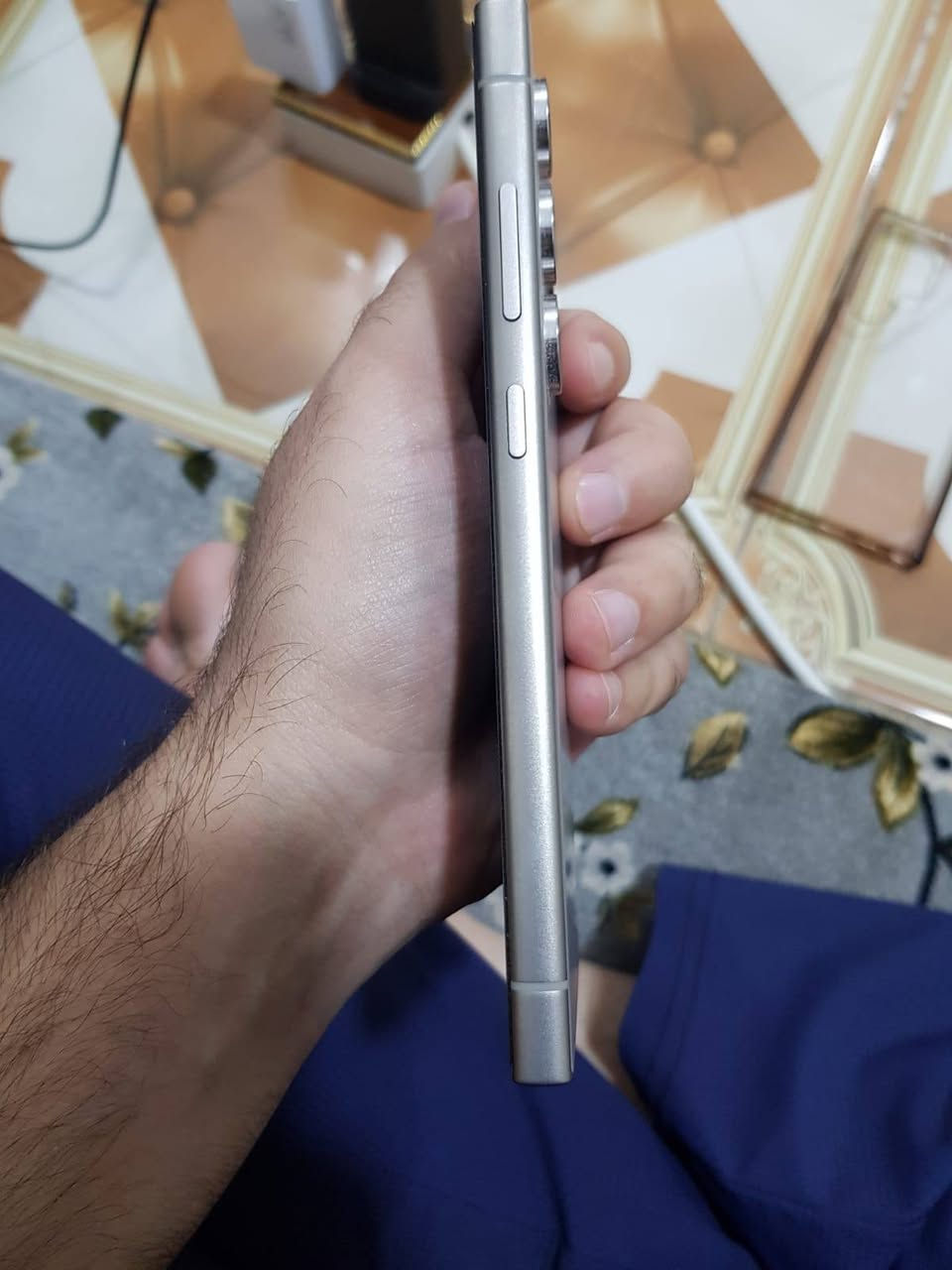 السلام عليكم
جهاز s24 ultra ذاكرة 256 ضمان عين الفهد 
كامل ملحقاتة بحالة الوكالة ما بيه اي شخط 
السعر 950 بيه مجال للإستفسار ***********
