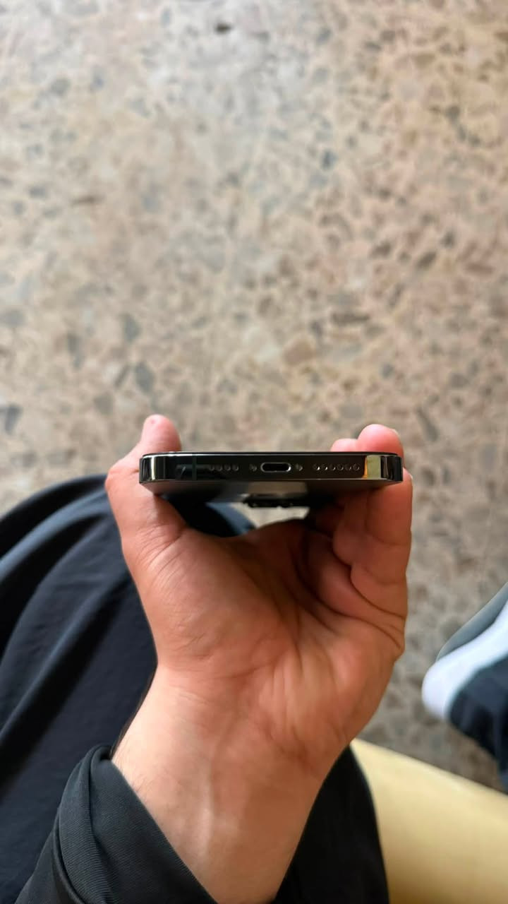 سلام عليكم
آيفون 13 برو ماكس 
جهاز نضيف 
فقط مستبدل شاشه أصيله من ابل
ذاكرة 265
بطارية 91
السعر ٦٥٠ وبي مجال
عنواني بغداد حي الجهاد 
الرقم : ‭***********‬
