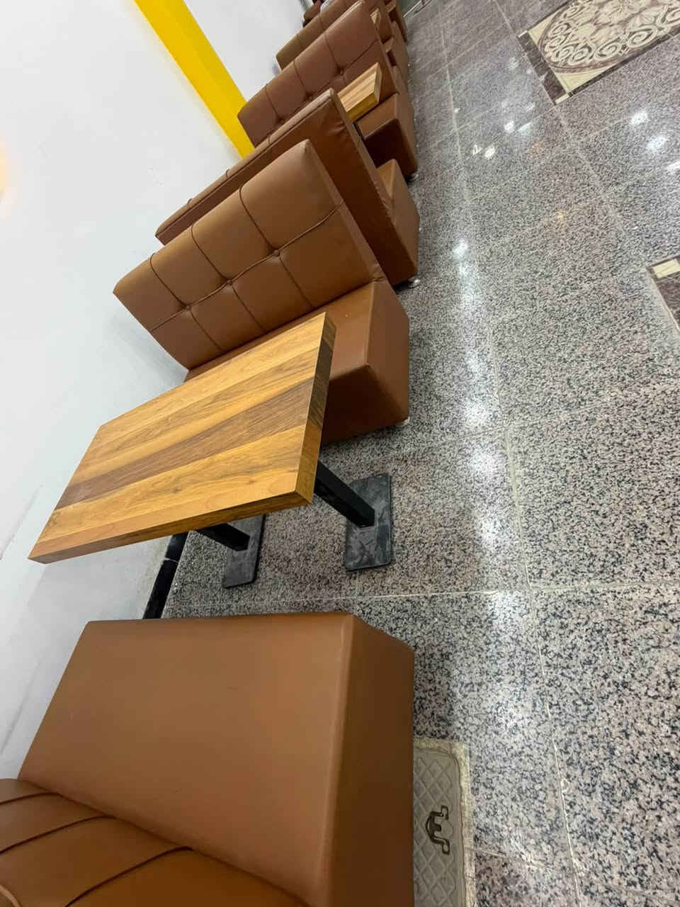 مسطبات كوفي للبيع نظيفات عنوان حله حي الصحه
السعر 250 
للاستفسار ***********
