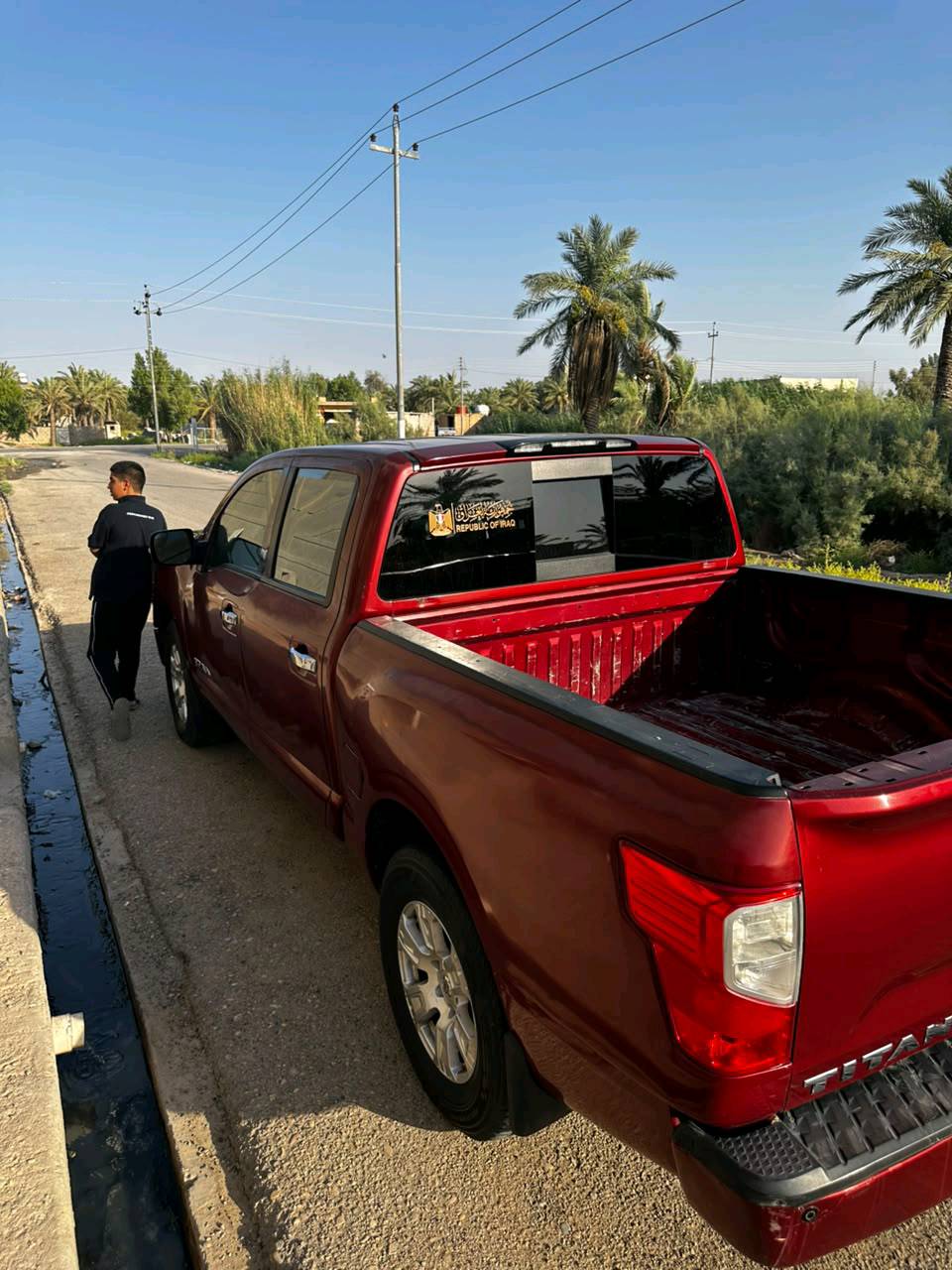 نيسان تيتان 2018 وارد أمريكي
ممكن تذكرون شنو فئة النيسان تيتان بالضبط؟ (SE / SV / Platinum) وهل بيها دبل لو 4x4؟: 
SV
شكد ممشايتها تقريباً؟ وهل المكينه والقير شغالين بدون مشاكل؟: 
200.000
هل السيارة بيها صبغ أو تبديل قطع أو ضربات سابقة؟ وإذا نعم وين المواقع بالضبط؟: 
قطعه واحده
وين موقع السيارة/المحافظة؟ وهل التسجيل العراقي والنقل جاهز؟: 
ذي قار
السعر النهائي شكد؟ وهل بيه مجال بسيط أو تبديل؟: 
210 وبيها مجال بسيط 