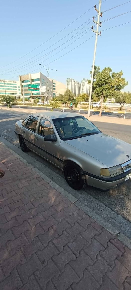 فيكترا • 1990 • اوتوماتيك