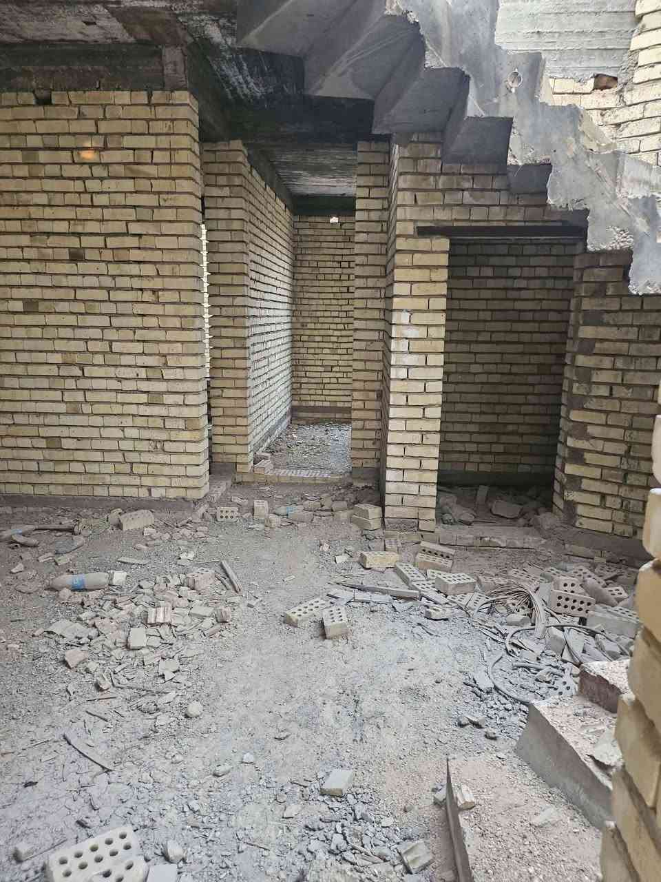🏠 هيكل بيت للبيع – مكتب لومير للعقارات
📍 الموقع: مقابل حي الميثاق – حي الغدير، نزلة الجبال للمرمر
🌊 الموقع مميز: واجهة البيت على النهر، وعلى الشارع الرئيسي وقريب من الشارع العام.
📐 المساحة: 200 متر
📏 الواجهة: 10 متر
📏 النزال: 20 متر
🏗️ تفاصيل الهيكل:
غرفتين
صالة
مطبخ
استقبال معزول بدون باب داخلي
بيتونة بعرض البيت 9 × 5 متر
محولة كهرباء
ماء إسالة
كابينة مولد أمام الباب
📞 للبيع عن طريق مكتب لومير للعقارات
✨ فرصة مميزة بموقع حيوي وقريب من الشارع العام
