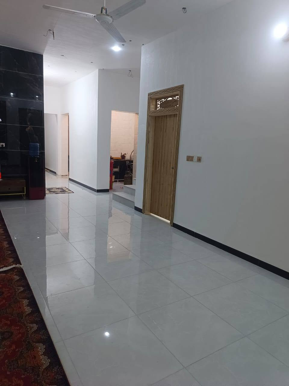 بيت للبيع بناء جديد.. ب مجموع حسام الزكندري قبل المدرسة المساحة 175 متر غرفتين نوم 
استقبال مطبخ حار بارد صاله كبيره صحيات.السعر( 110مليون ) للاستفسار مراجعة مكتب حيدر السلطاني شارع البطاوي قرب عارضة الامام ***********.  ***********

