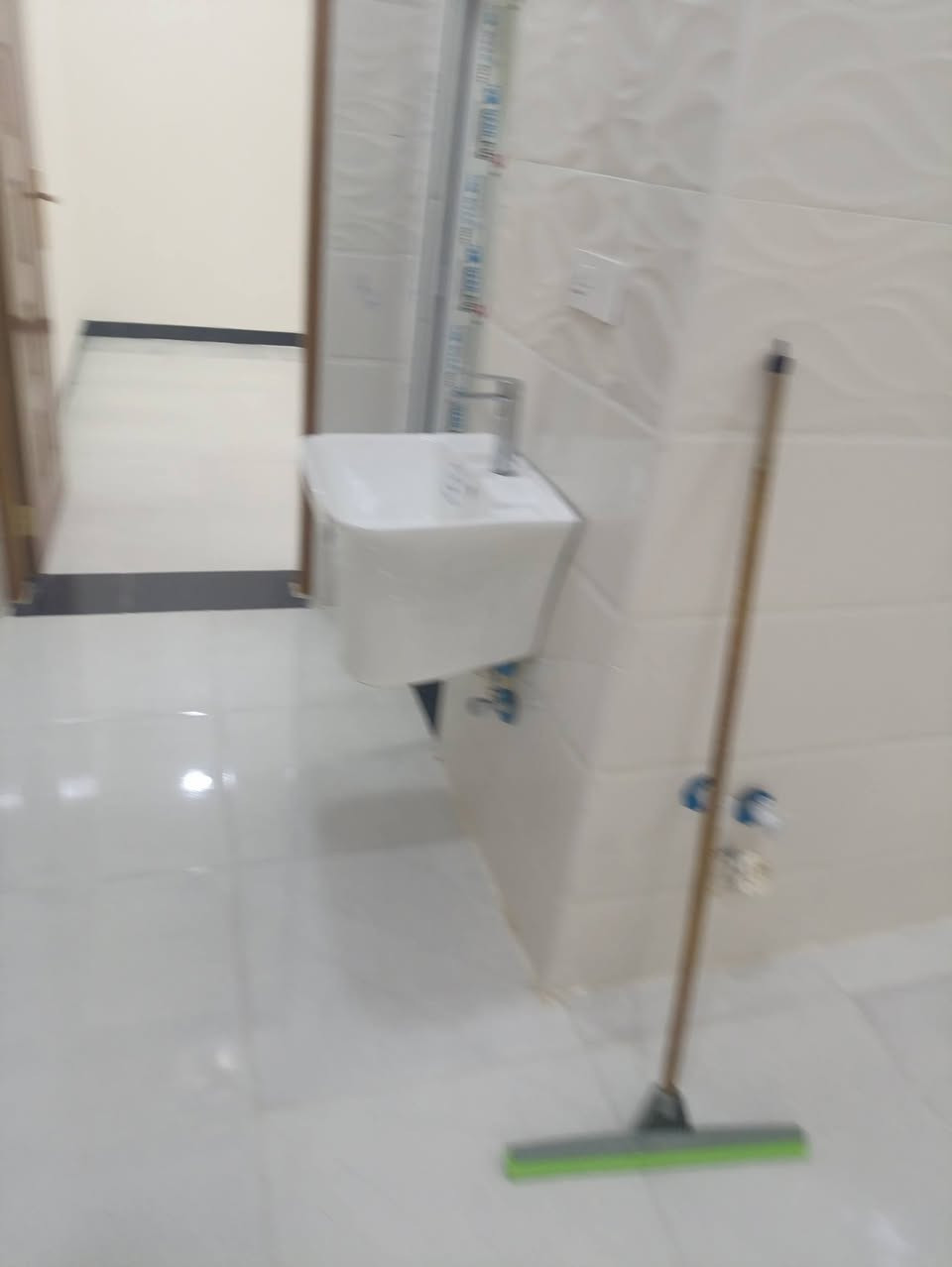 🏠 مشتمل للبيع في الكوت – حي الخضراء
مشتمل مساحة 5 × 20 متر، يتكون من:
استقبال
هول
مطبخ
منور
غرف نوم
صحيات خارجية وداخلية
بيتونة كاملة
📍 الموقع: الكوت – حي الخضراء
📞 للاستفسار والتفاصيل، التواصل على الخاص.اواتصل***********
