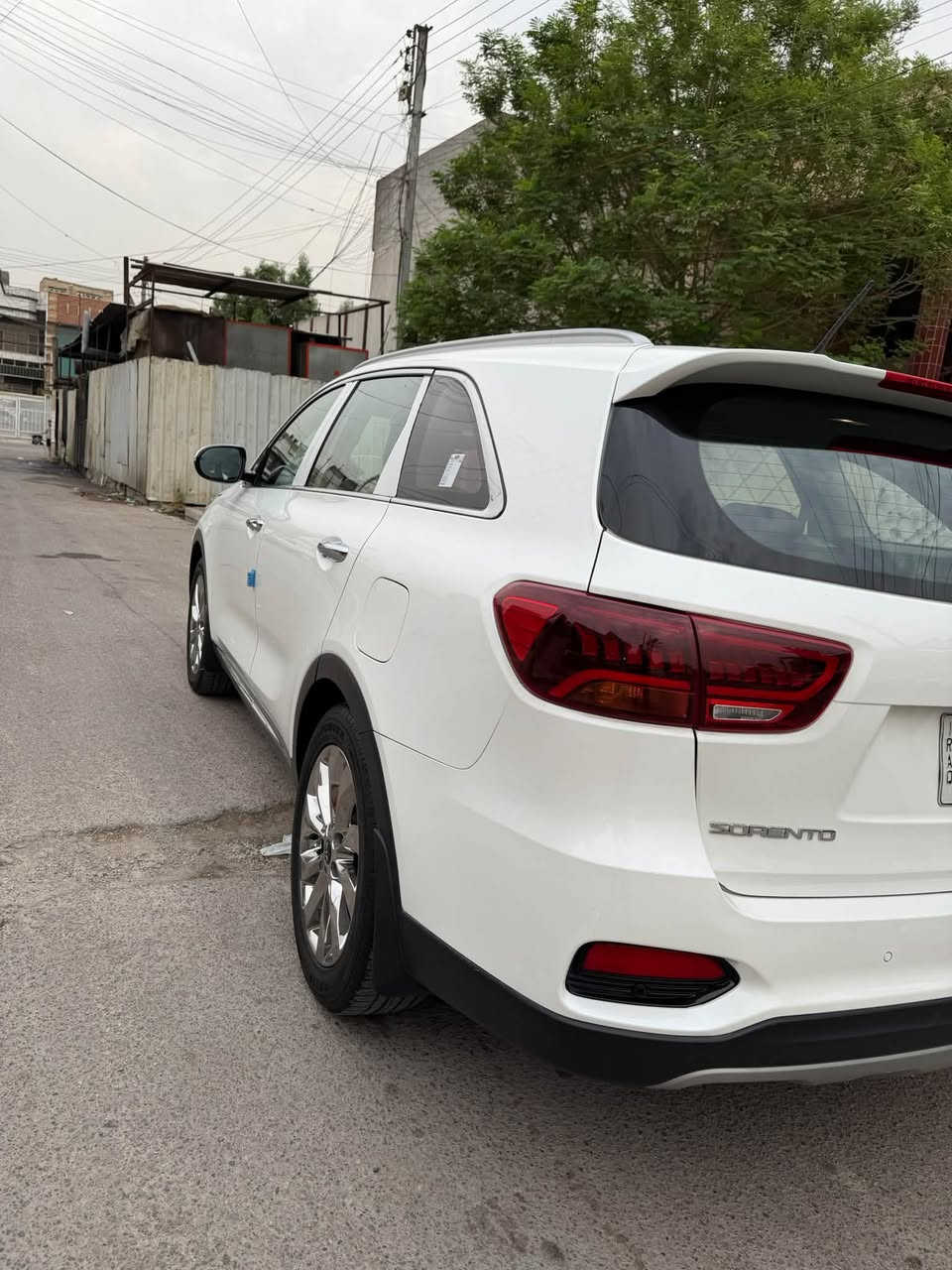 سلام عليكم 

كيا سورنتو 2019 خليجي بعدها بالفابلون بدون حادث فقط بارد بالجاملغ العكس السايق الخلفي بكد اصبعين وبيها شخط بالباب العكس السايق بس ما نافذ يعني بس طبع خفيف 
ماشيه 62 الف كيلو 
بصمه 
جلد 
جنطه كهرباء 
حساس امامي وخلفي 
سبعه راكب  
مري شفط 
6 سلندر 

للاستفسار الاتصال *********** وتساب وخط موجود 
السعر 225 مكان السياره بغداد حي البنوك
